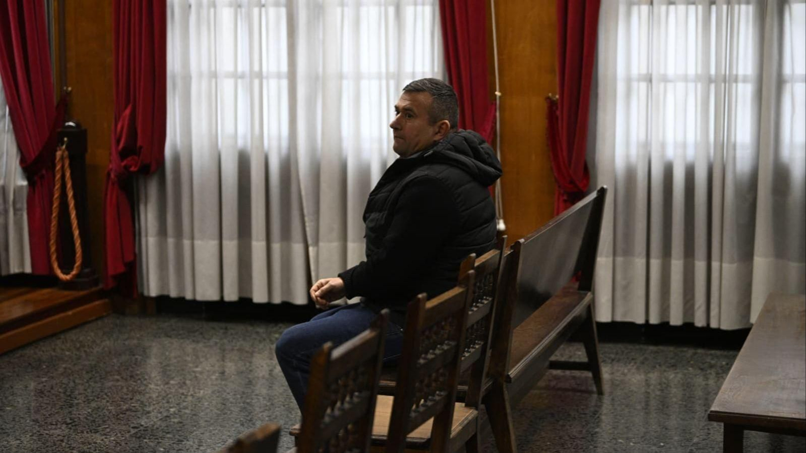 El cabecilla del grupo que se dedicaba a fabricar cigarrillos de tabaco ilegalmente en dos naves de Ourense y Pontevedra