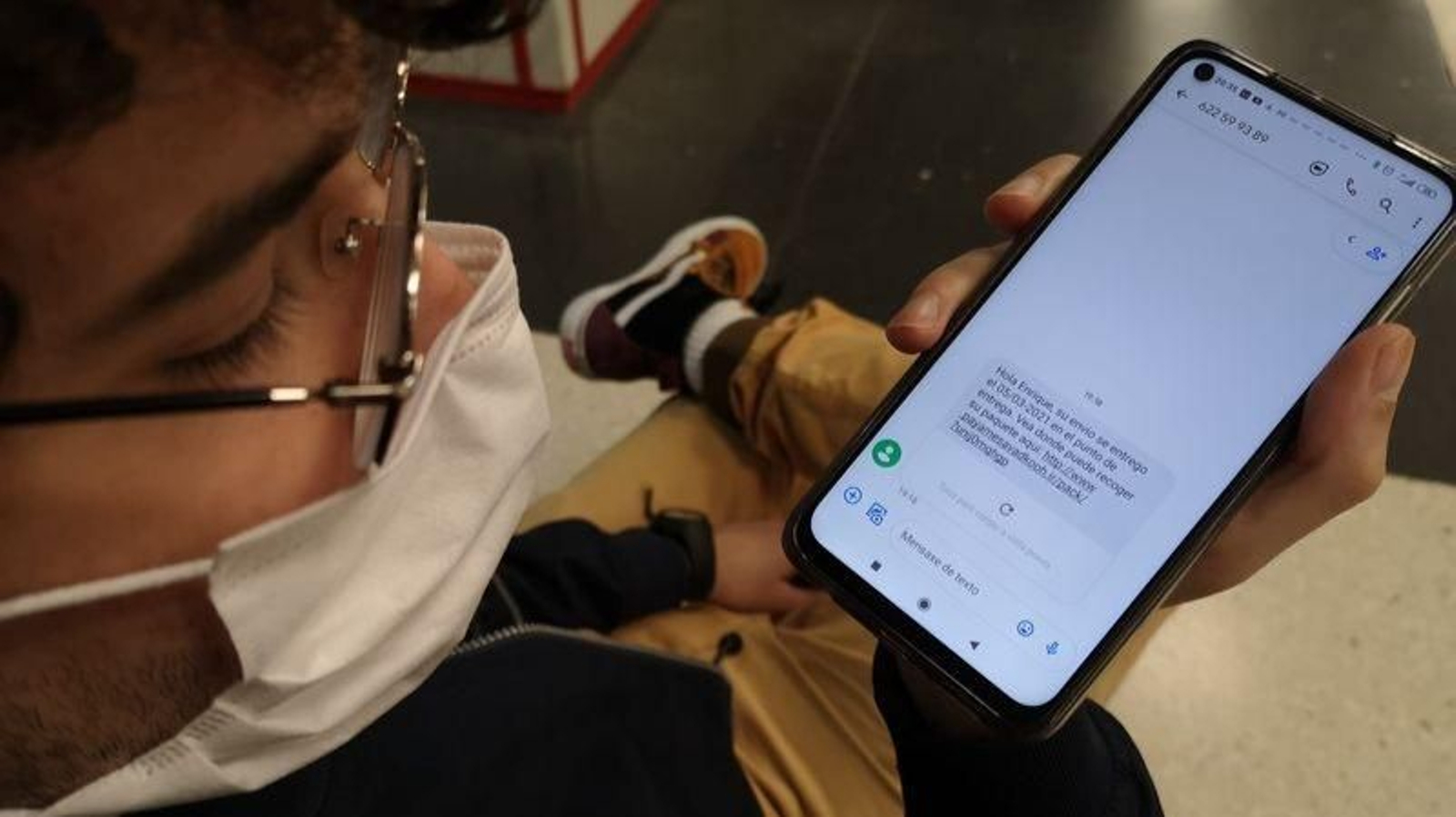 Los engaños llegan de números de teléfono anónimos haciéndose pasar por empresas de mensajería.