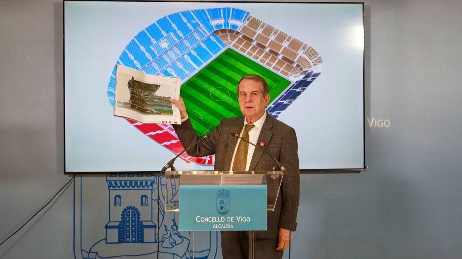 Caballero amosa imaxes do desenvolvemento para Balaídos.