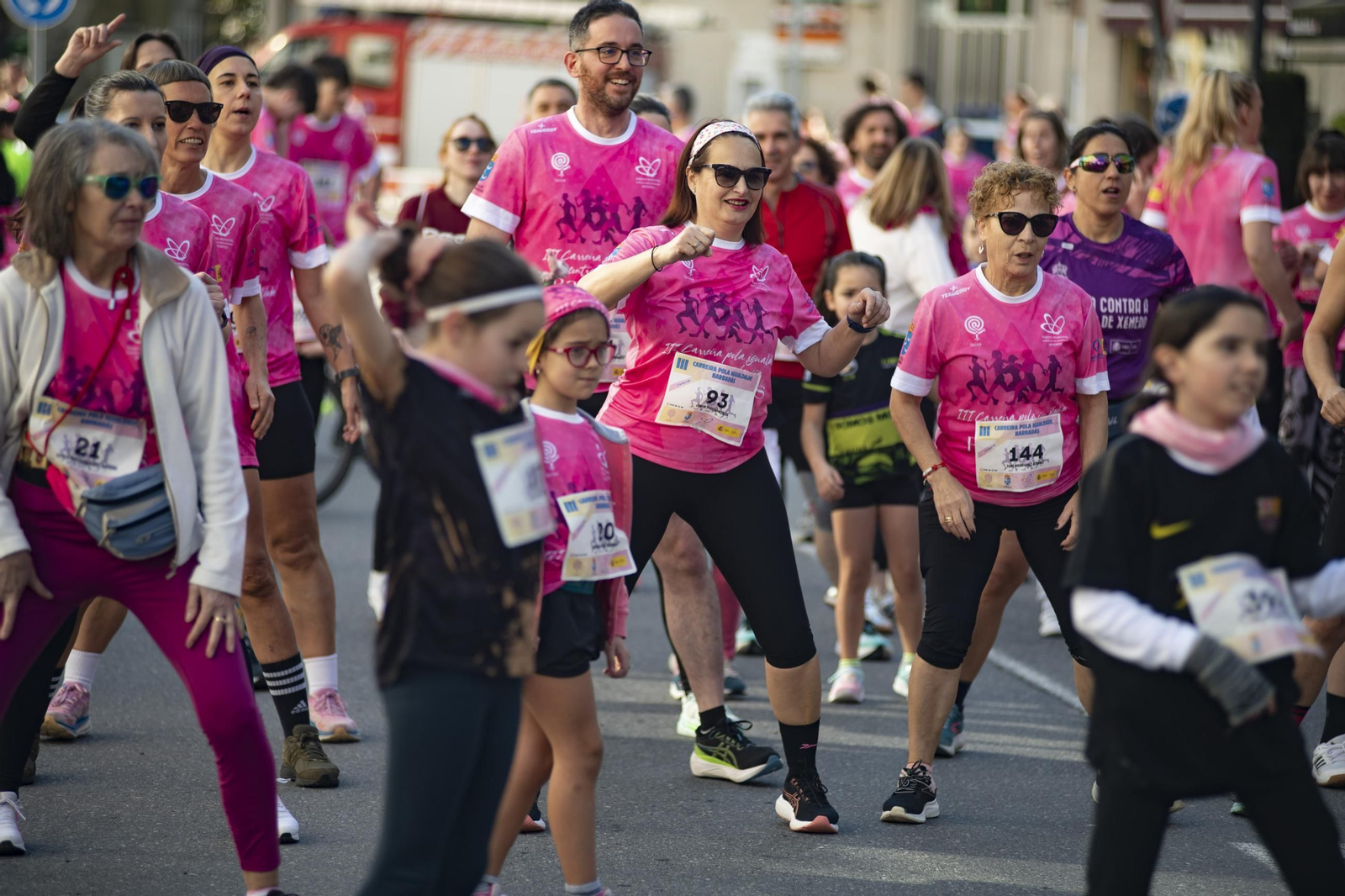Galería | A Valenzá se tiñe de rosa con la III Carreira pola Igualdade