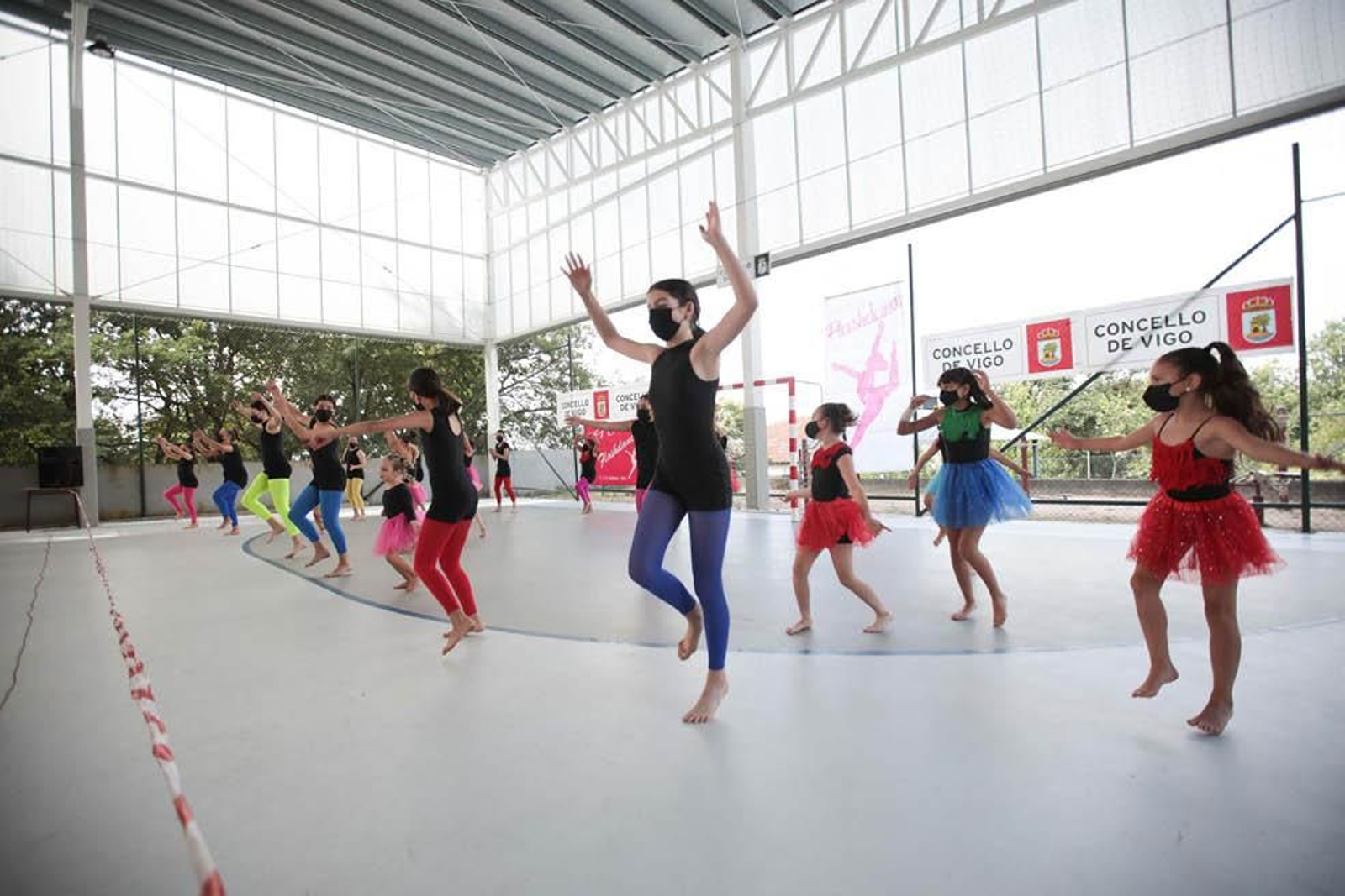 El grupo de baile celebró ayer con su público en un festival al aire libre.