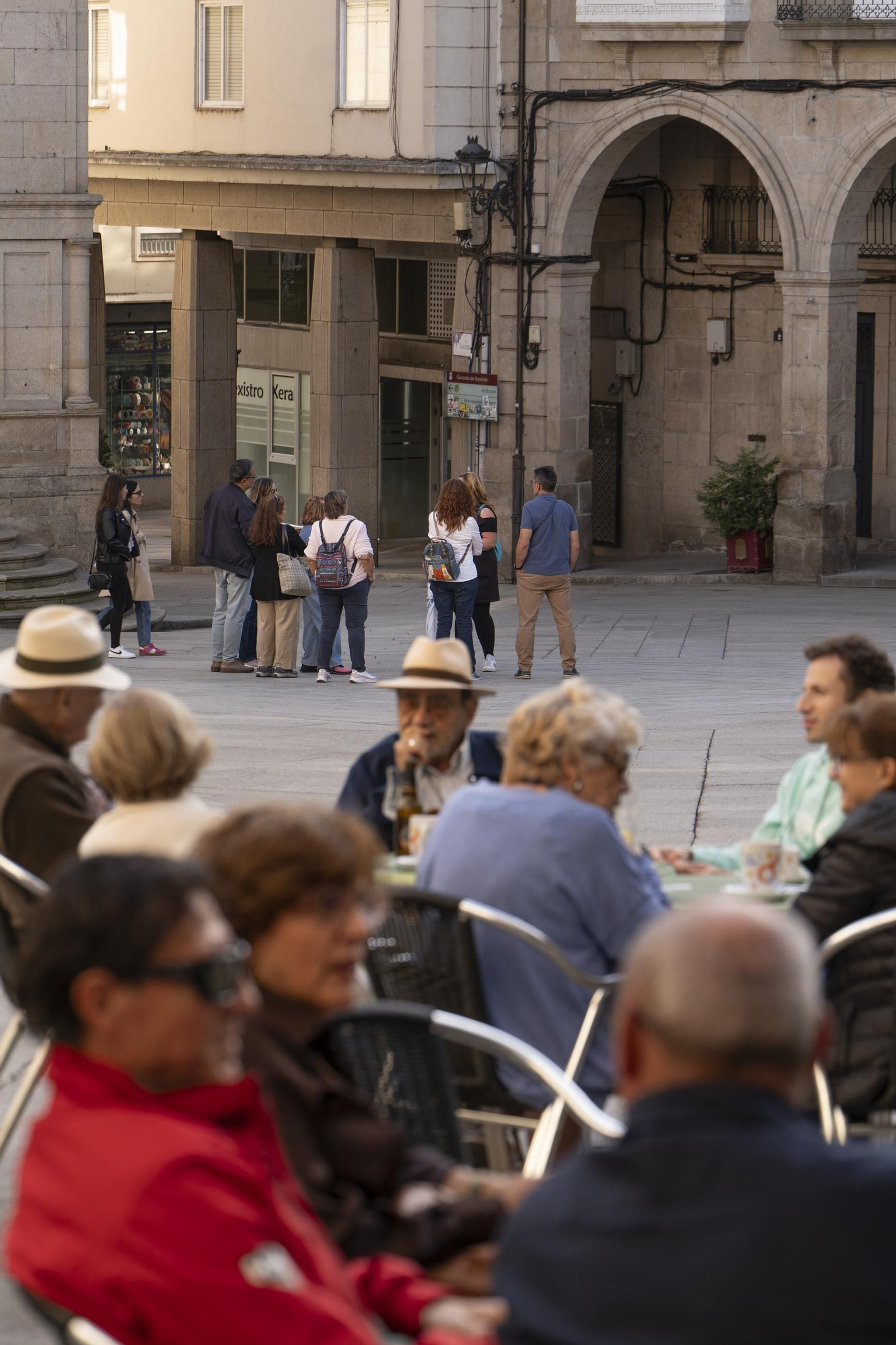 Galería | Sol, turistas y mucho ambiente en la ciudad de Ourense, en fotos