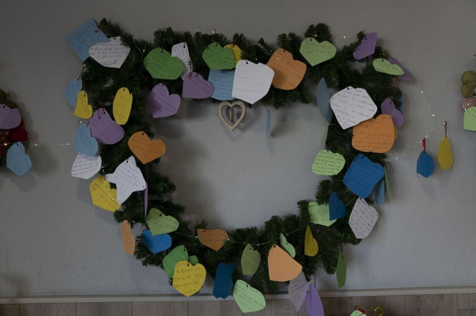 Los usuarios que acuden allí a comer pudieron colgar su deseo para 2026 en un corazón gigante.