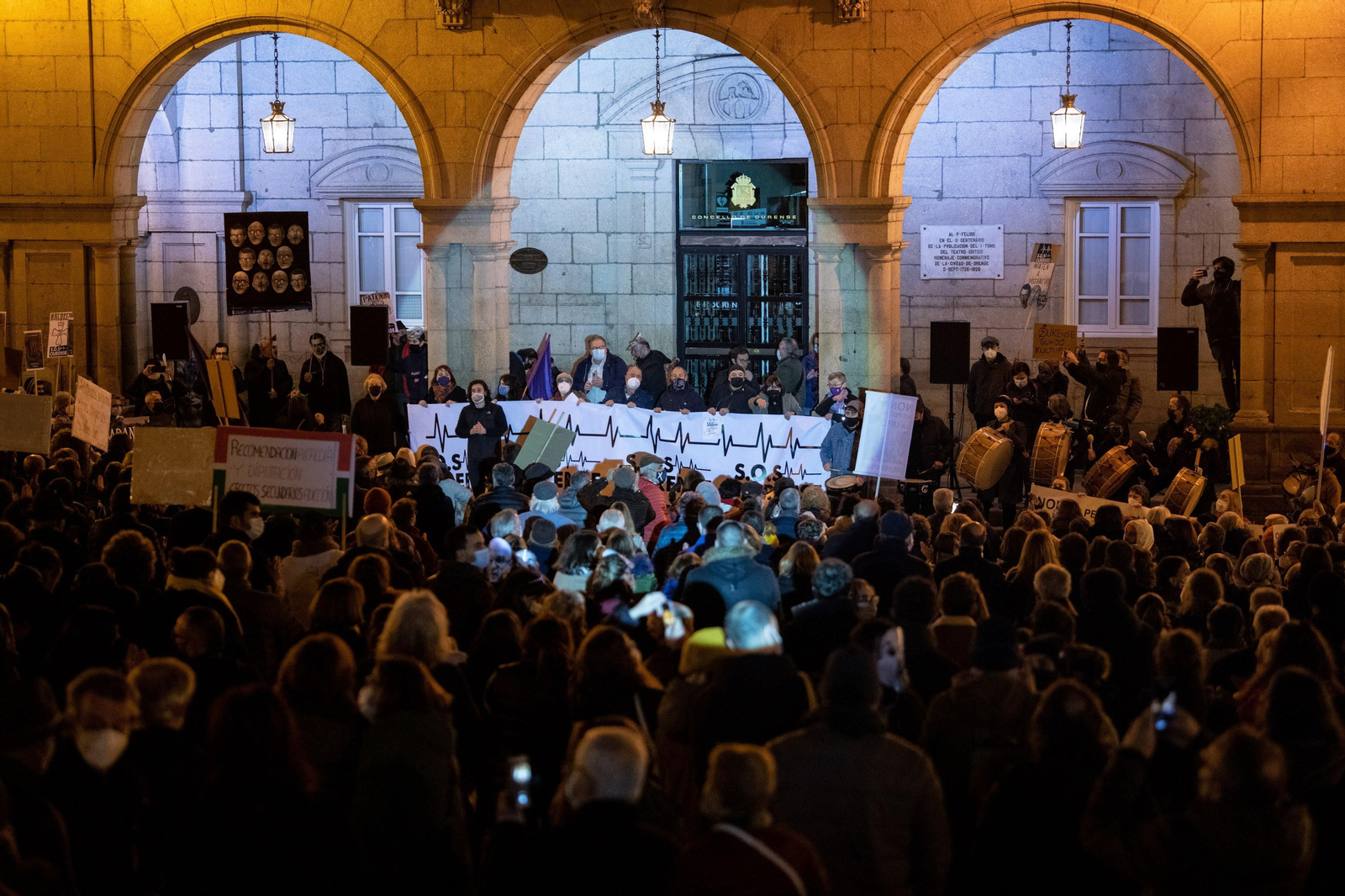 La manifestación de SOS Ourense colapsa la ciudad // FOTO: ÓSCAR PINAL