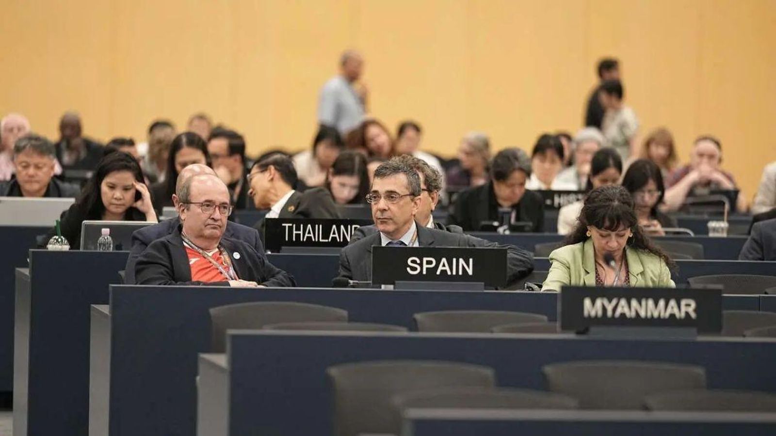 Miquel Iceta (izquierda) encabezó la delegación de España en Busán.