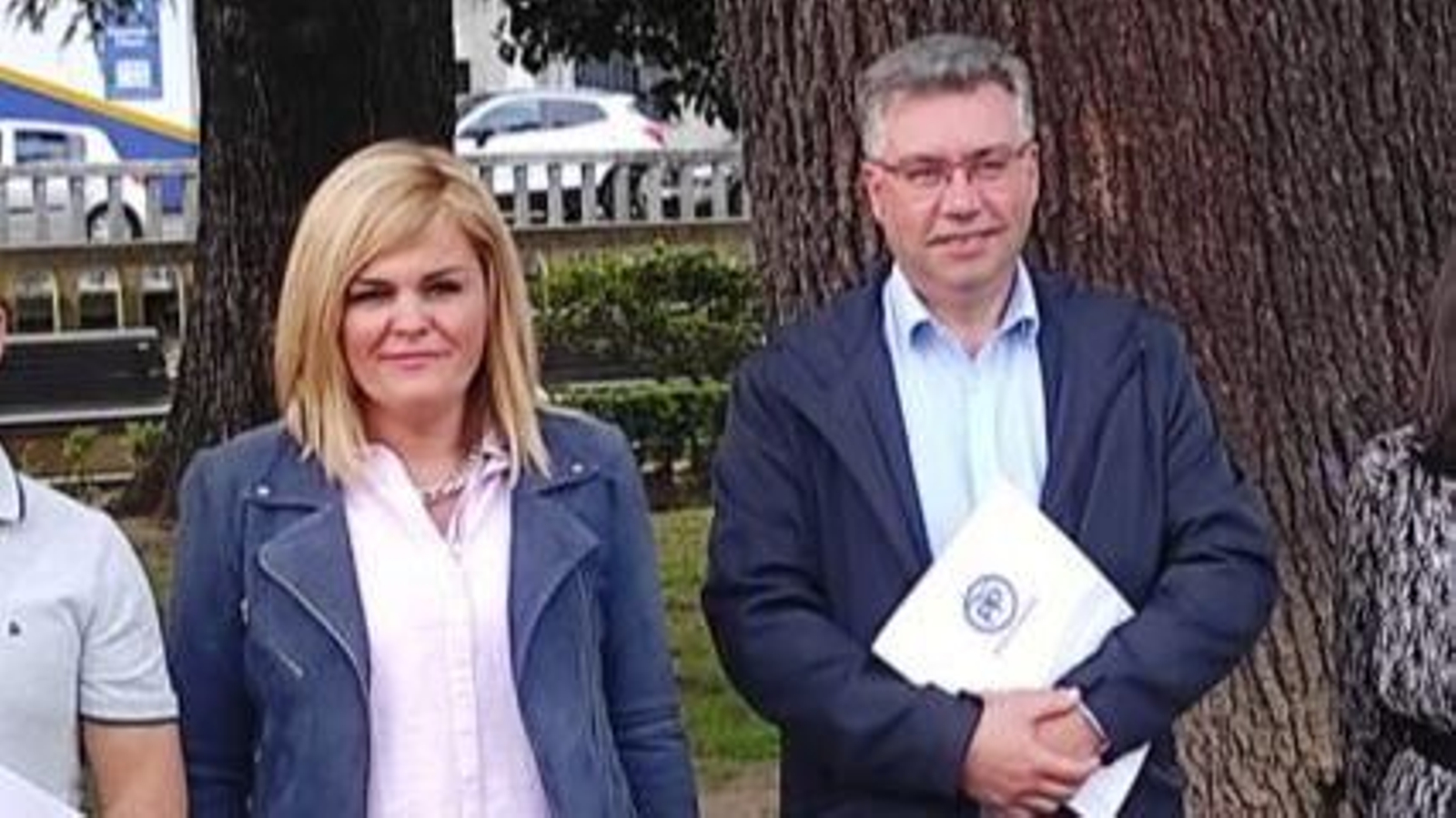 Imagen de Digna Rivas, alcaldesa de Redondela, y Javier Bas, portavoz del PP.