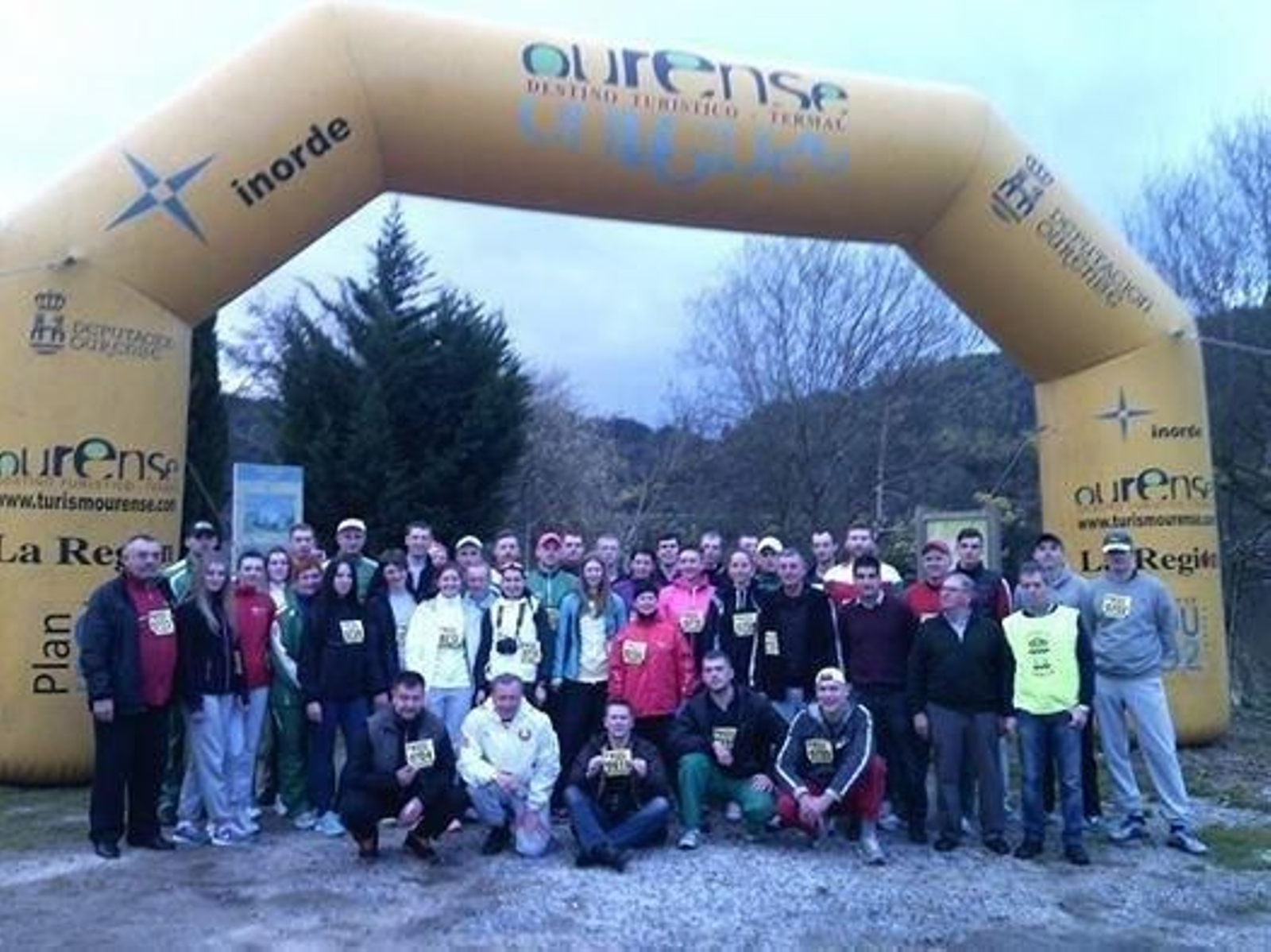 Los andarines, dispuestos a iniciar la marcha.