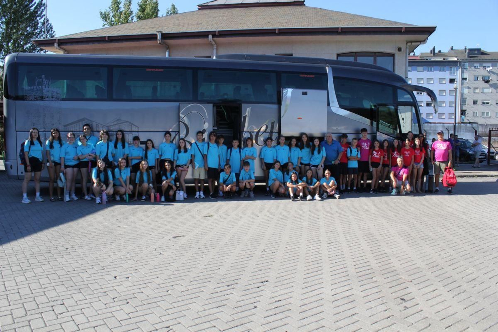 La delegación barquense antes de partir hacia Santiago de Compostela