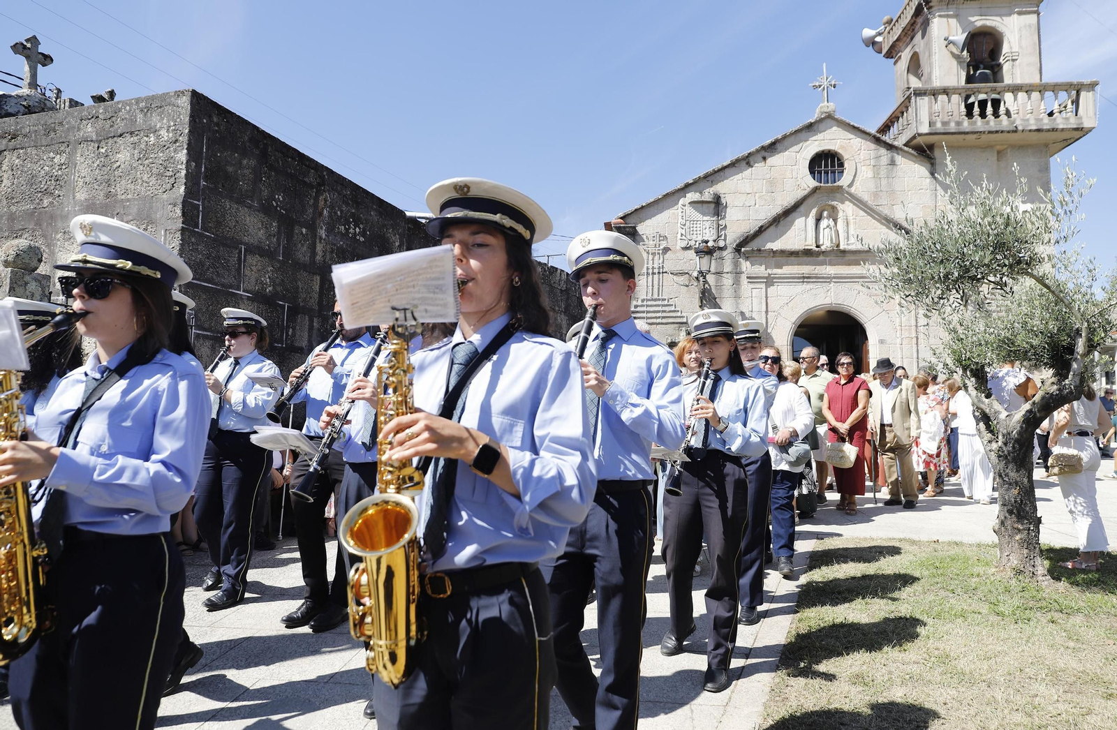 Galería | El desfile de carrozas, protagonista en las fiestas de San Campio de Valadares