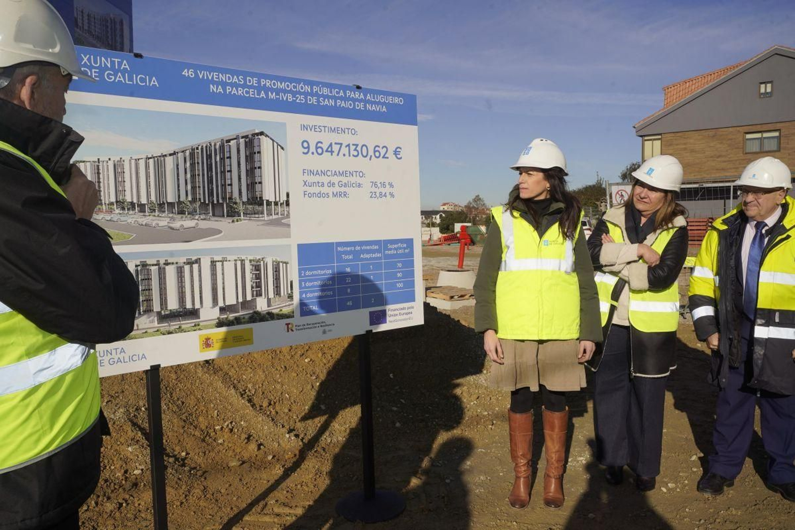 La conselleira de Vivenda, María Allegue, ayer en el inicio del segundo edificio en Navia-2, de la Xunta.