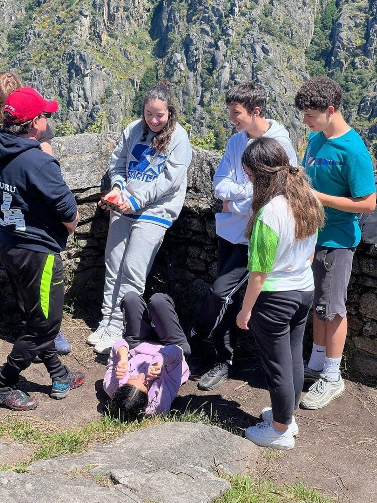Jornada lúdica en la Ribeira Sacra de los colegios San Salvador de Arnoia y Concepción Arenal de Ourense.