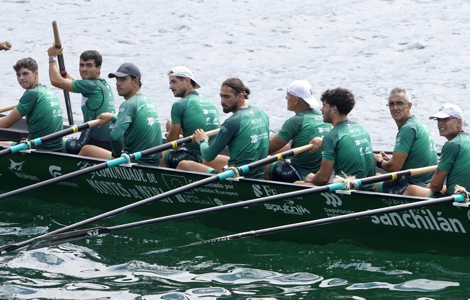 Galería | Las traineras toman la ría de Vigo con la Bandeira Concello de Moaña