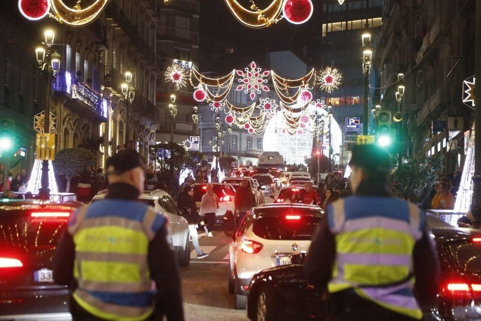 Los turistas invaden Vigo en el Puente204