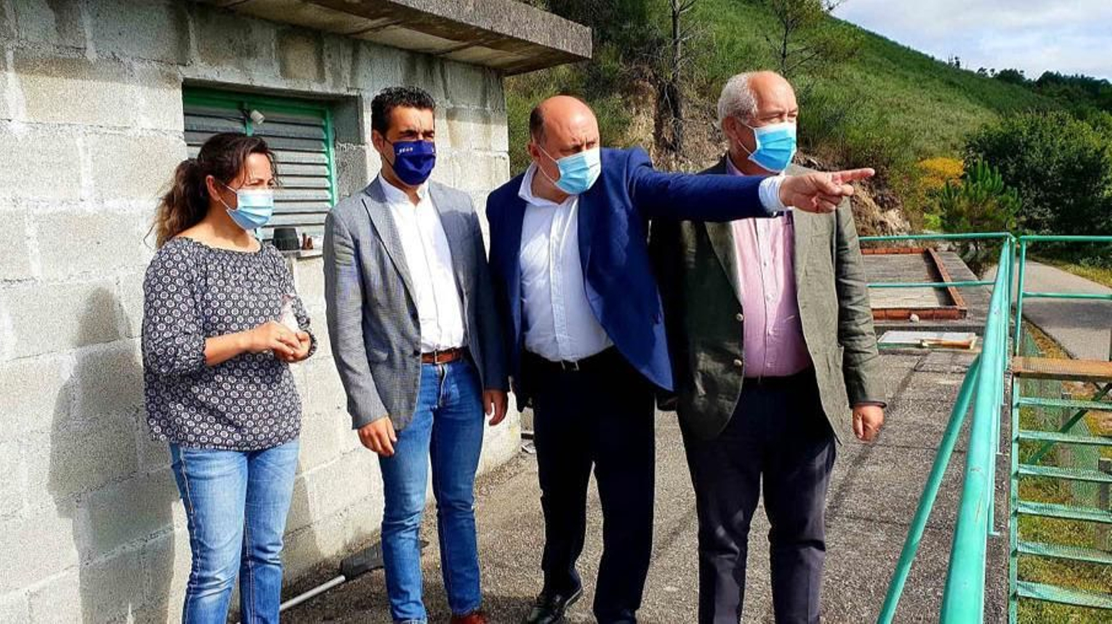 El delegado territorial de la Xunta, Luis López, junto al alcalde Horacio Gil en su visita a Arbo.