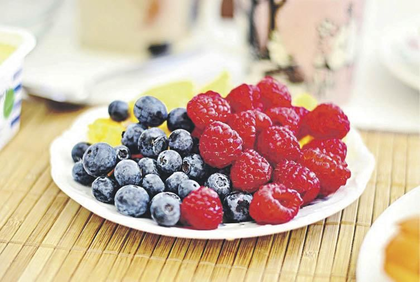 Las frutas de temporada aportan agua y vitaminas imprescindibles para mantener una piel sana.