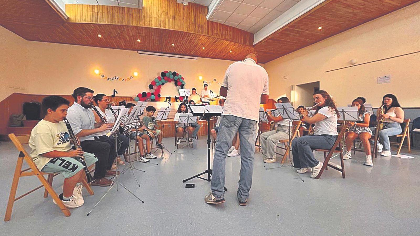 Os cativos da escola de música.