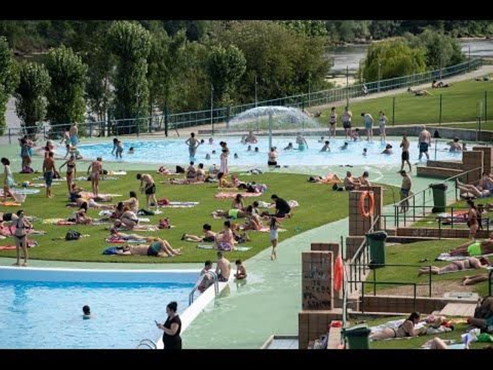 Comienza la temporada de baño en las piscinas de Oira