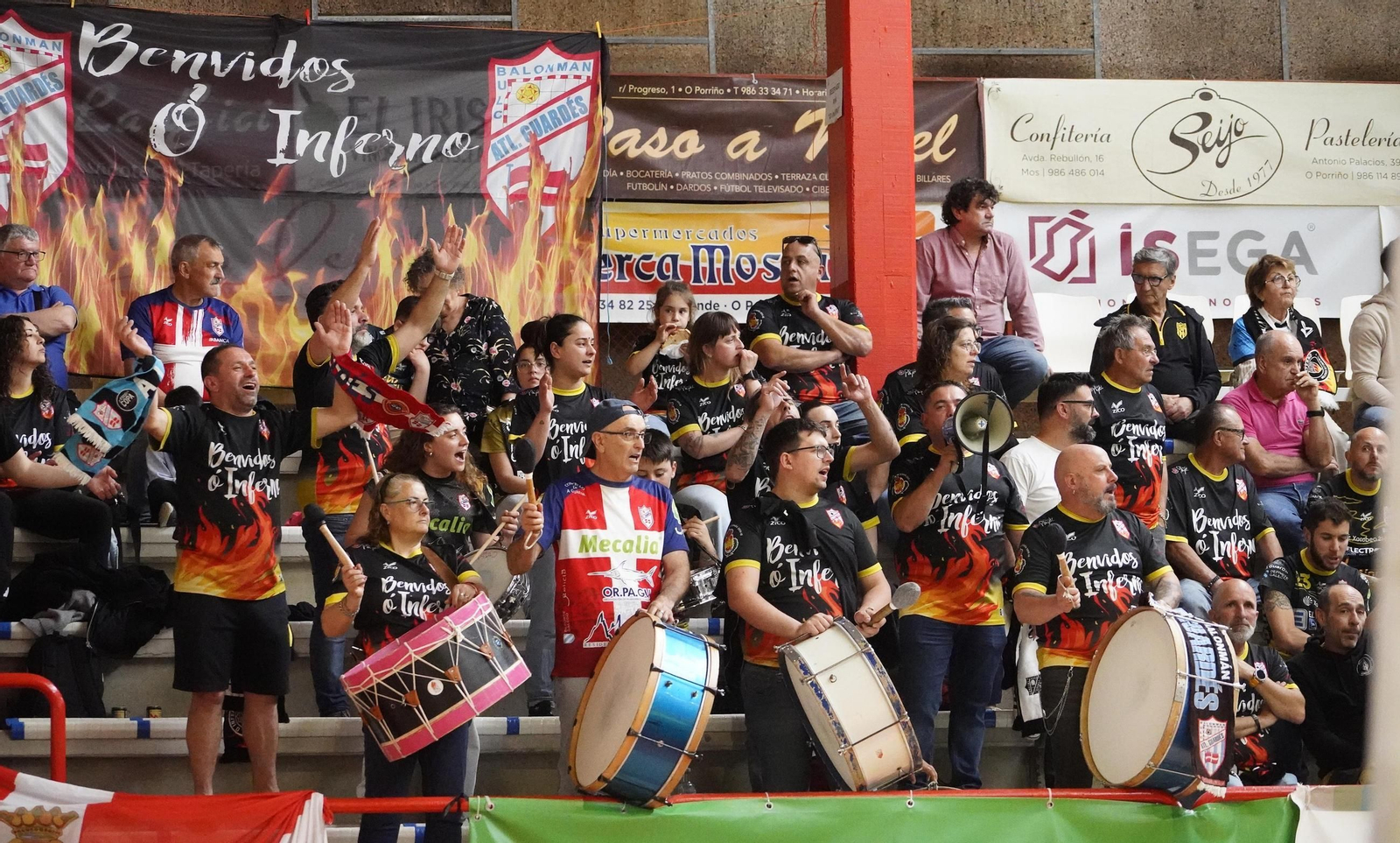 Galería | Porriño y Guardés se miden en el derbi femenino