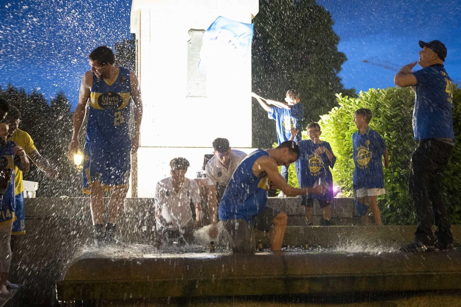 Ourense 21/5/22
Celebracion del ascenso del COB a LEB oro en la plaza Concepción Arenal
Fotos Martiño Pinal