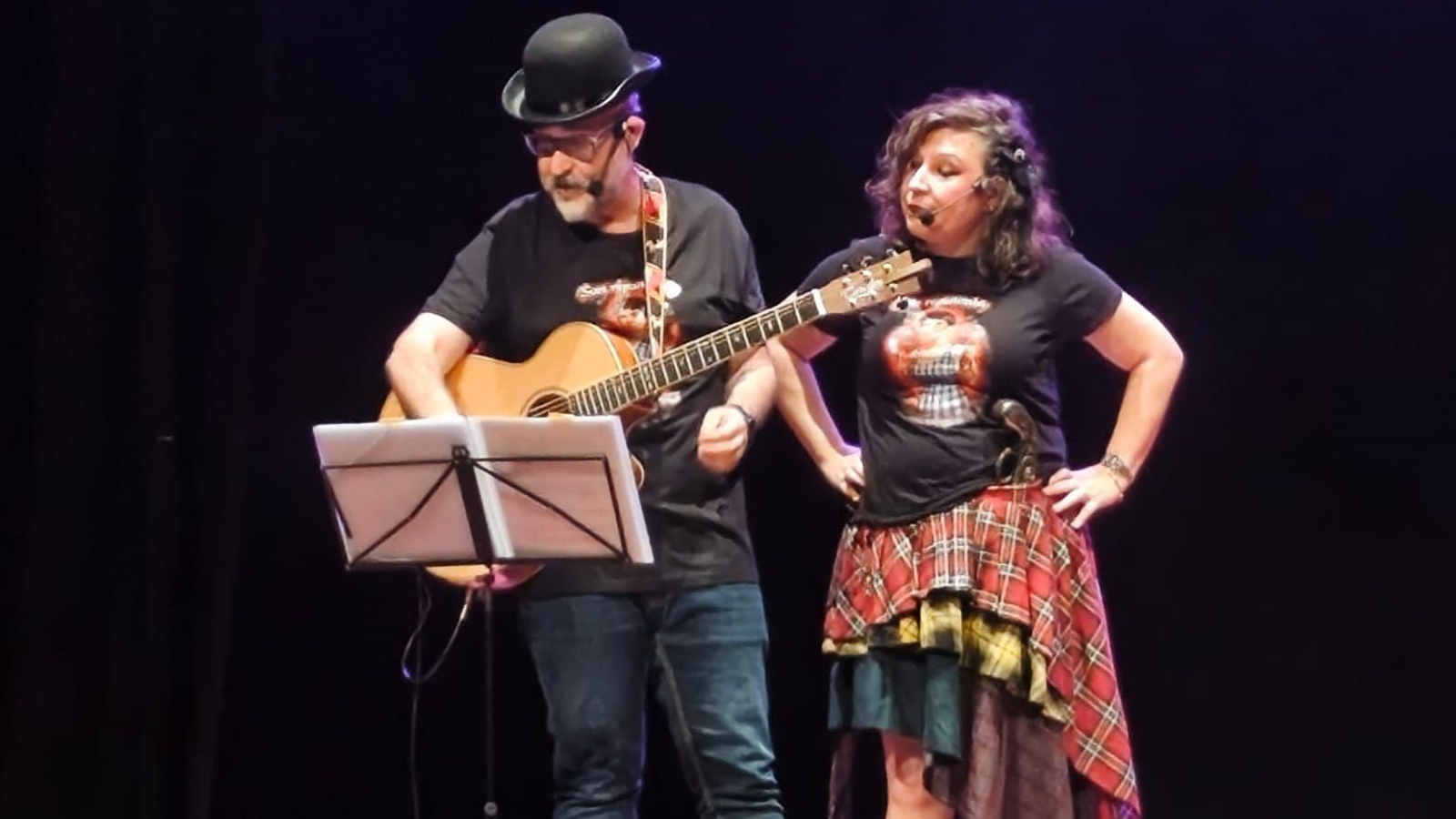 Francisco Castro e Inma López Silva, sobre o escenario.