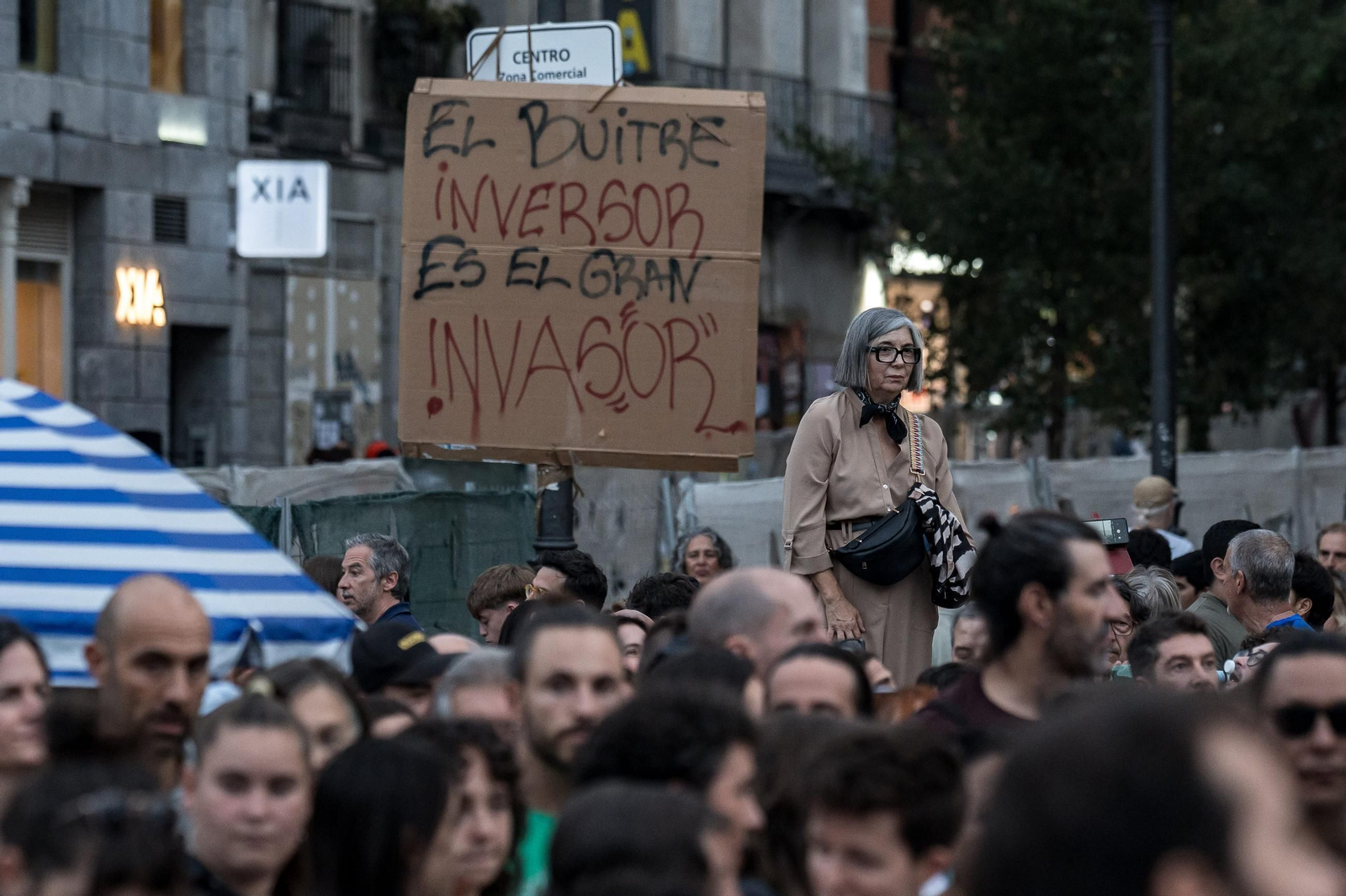 Galería | Cien tiendas de campaña toman la Puerta del Sol de Madrid exigiendo el "decreto Maricarmen"