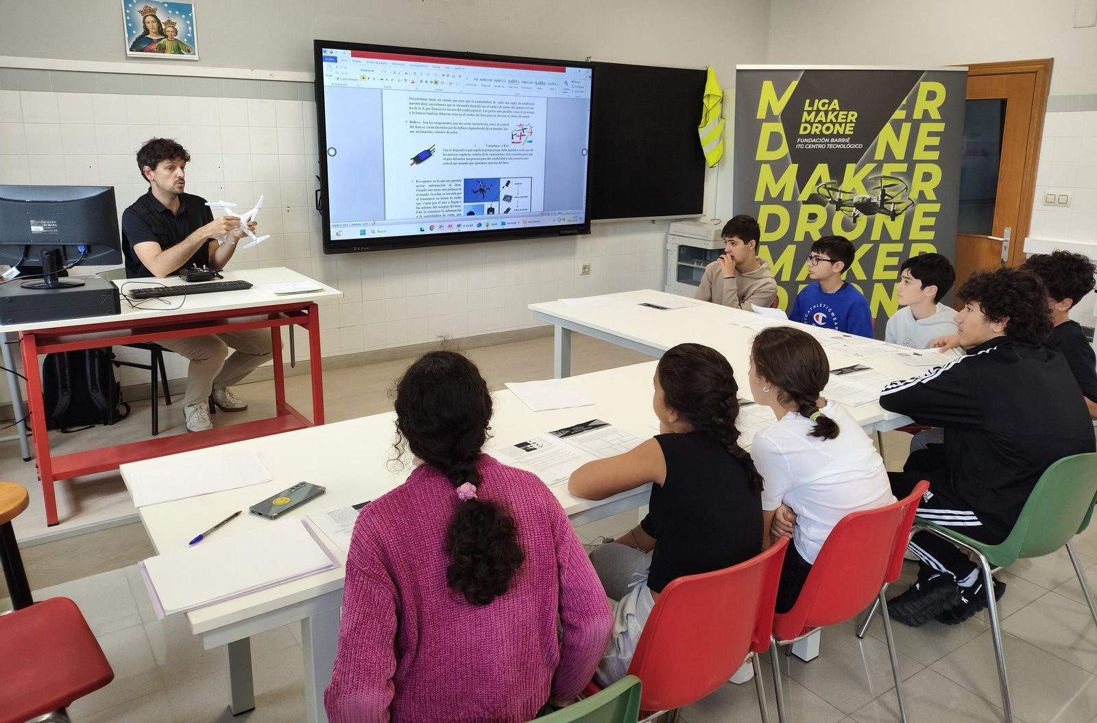 Salesianos se prepara para la liga de drones