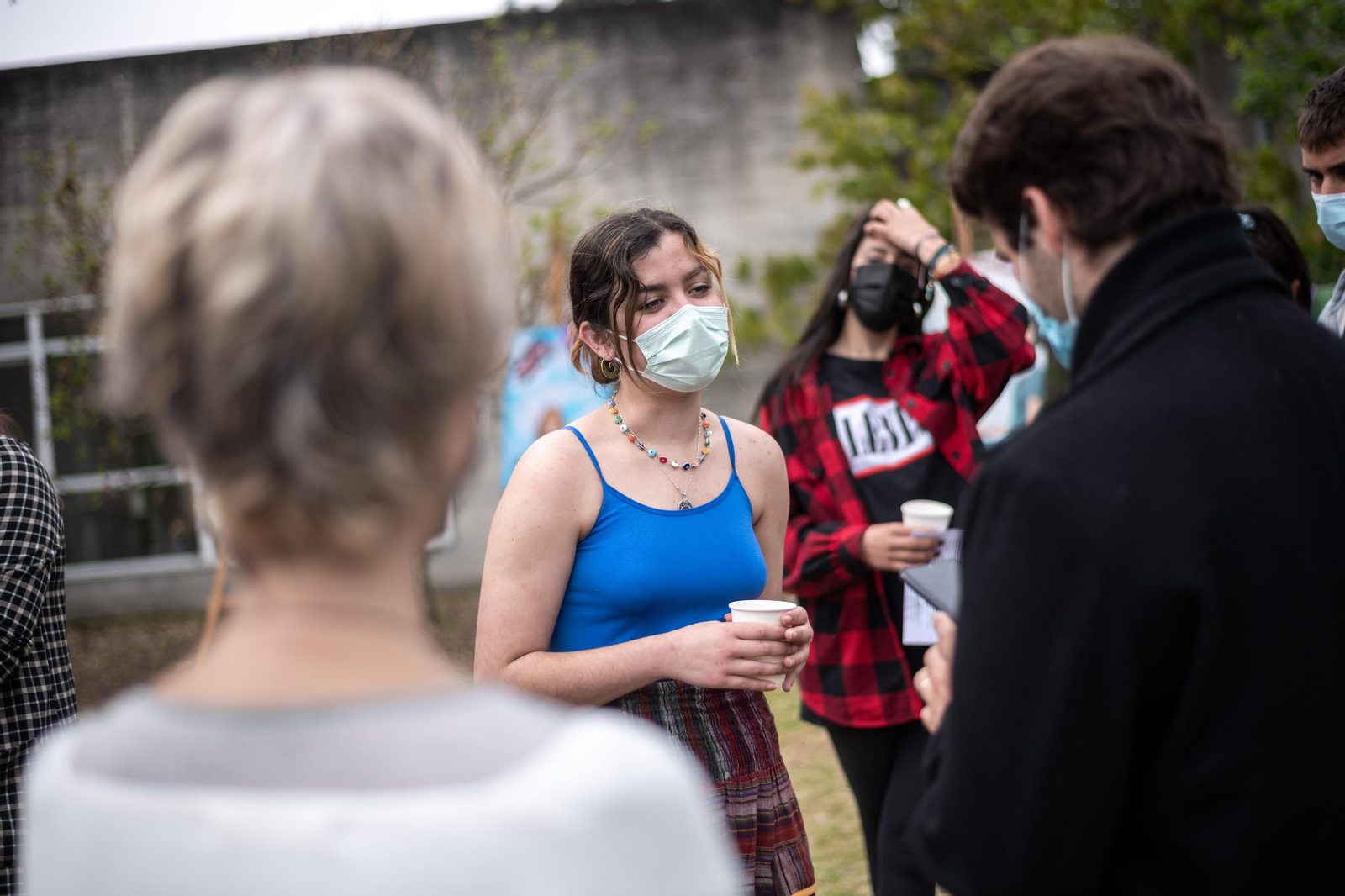 Actividade artística dos alumnos e alumnas de artes no exterior do instituto.