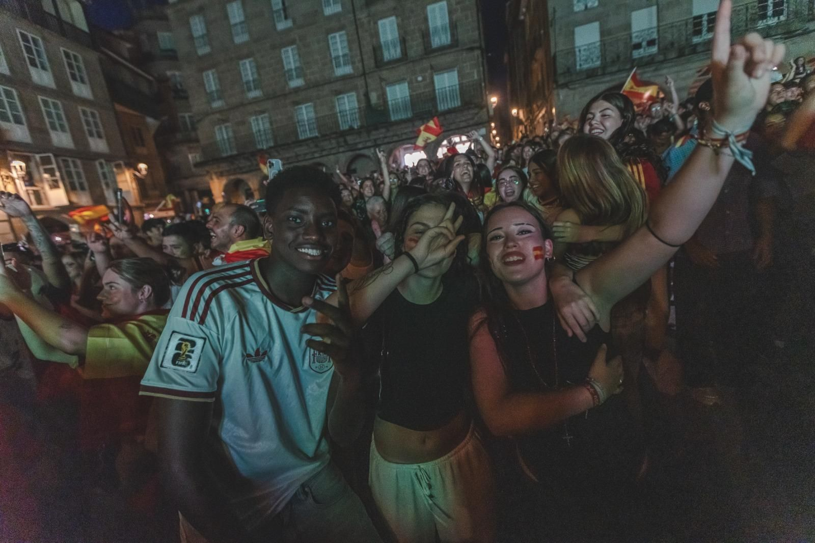 Galería | La ilusión por España en la semifinal tiñe de rojo la provincia de Ourense, en fotos