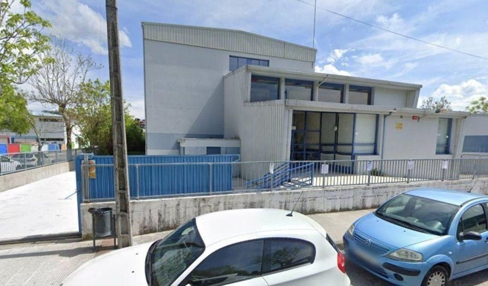 El IES Illa de San Simón, en la calle Mendiño de Redondela.