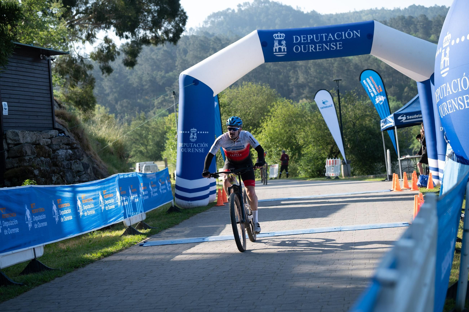 Galería | La segunda edición de la BTT Resistencia en Ourense arranca en Arnoia, en imágenes