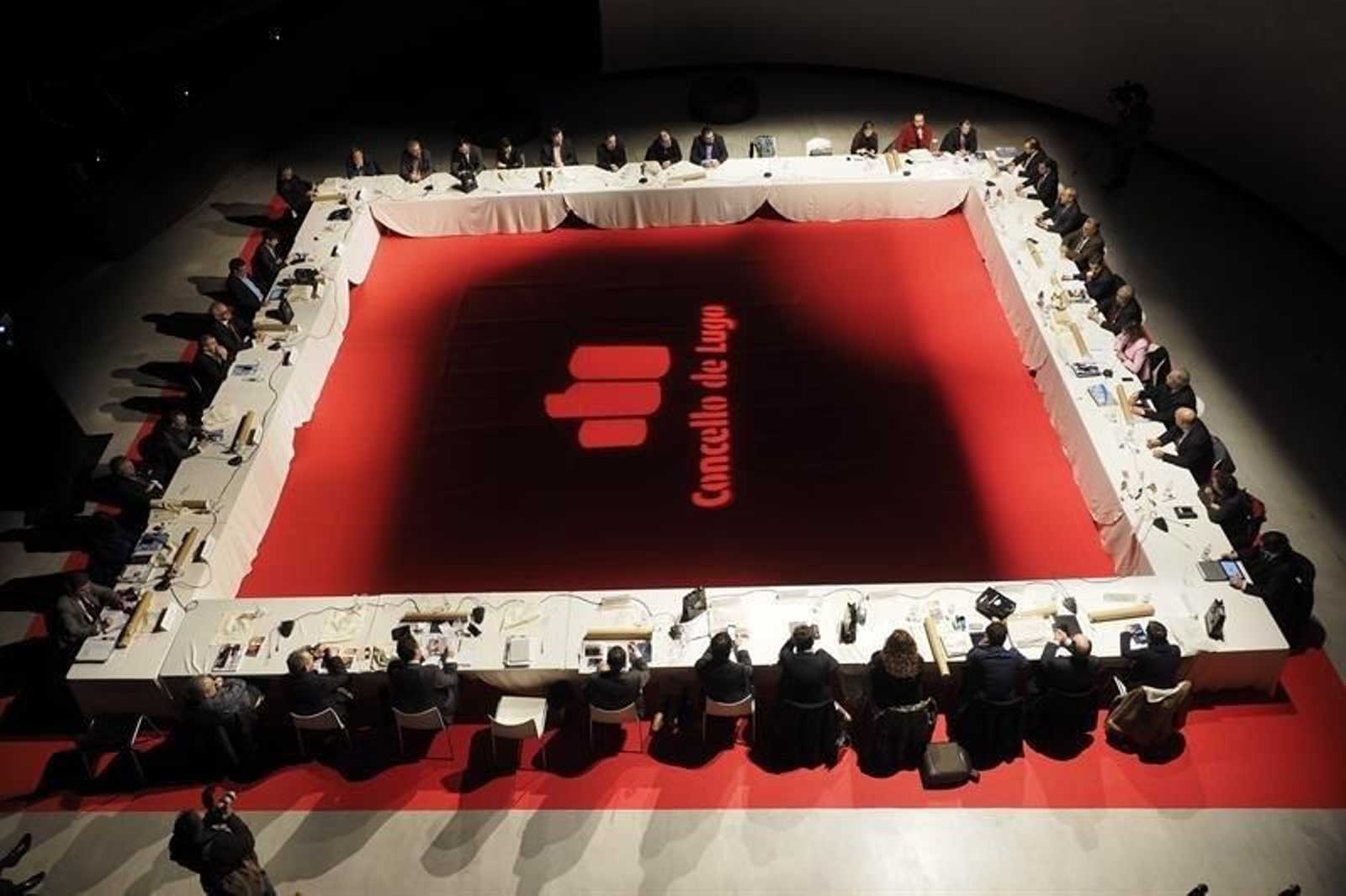 Vista de la asamblea general del Eixo Atlántico, a la que asistieron representantes de 38 ciudades y entidades de Galicia y Portugal.