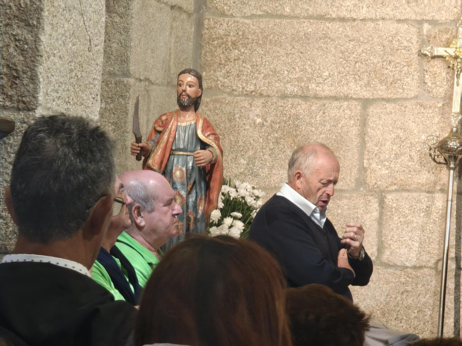 Galería | La fe movió a los devotos a una lluviosa romería de San Bartolomeu en Valadares