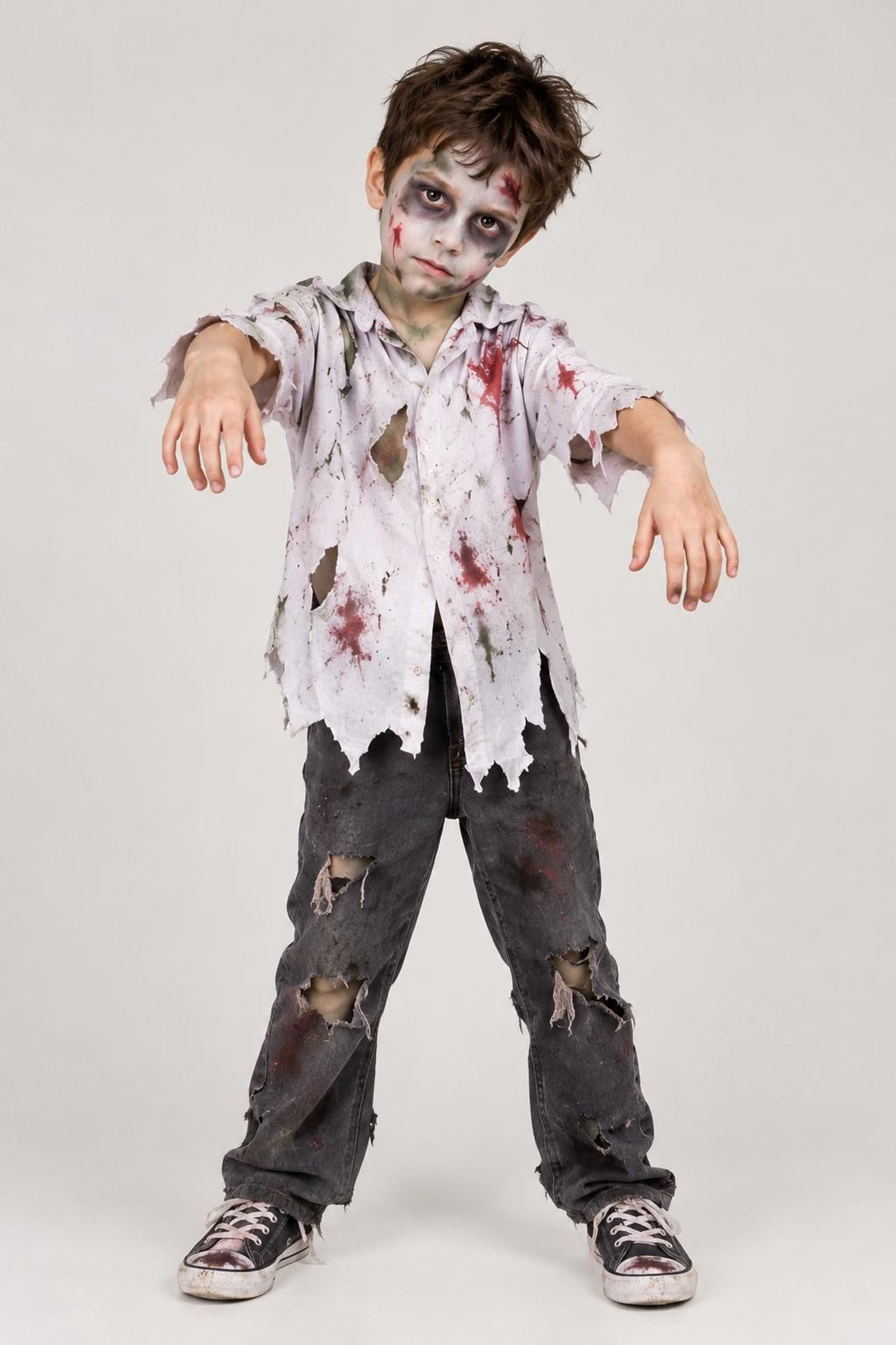 Una camisa vieja, pantalones desgastados y manchas de pintura lavable dan forma a este disfraz. Imagen creada con inteligencia artificial.