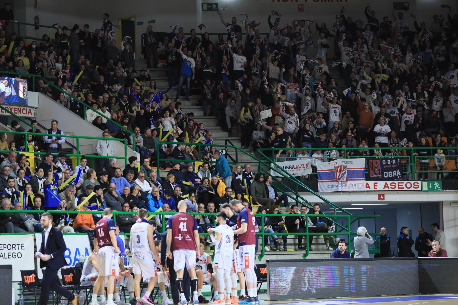Galería | El Pazo, a reventar para el derbi COB-Obradoiro