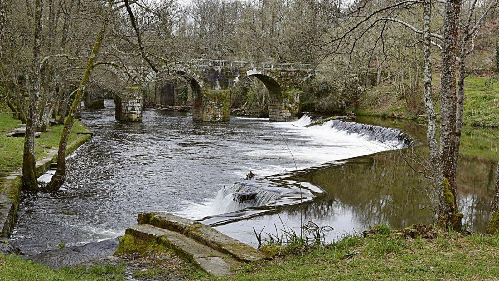 La bimilenaria Ponte do Freixo se sitúa entre Cartelle y Celanova.