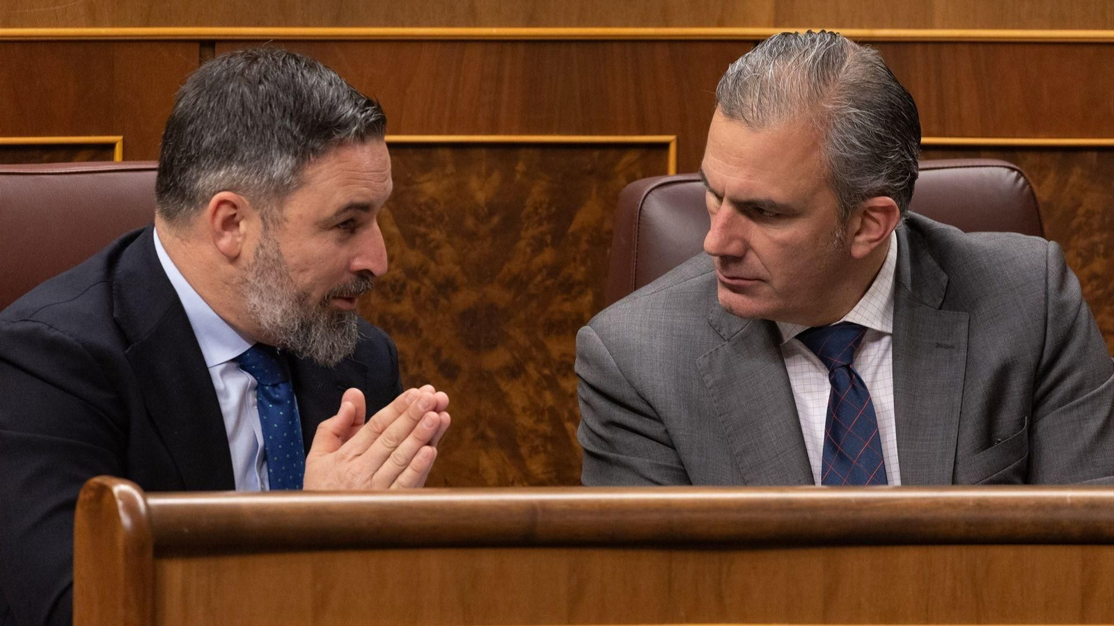 Santiago Abascal y Ortega Smith charlan en el Congreso, en una imagen de archivo.