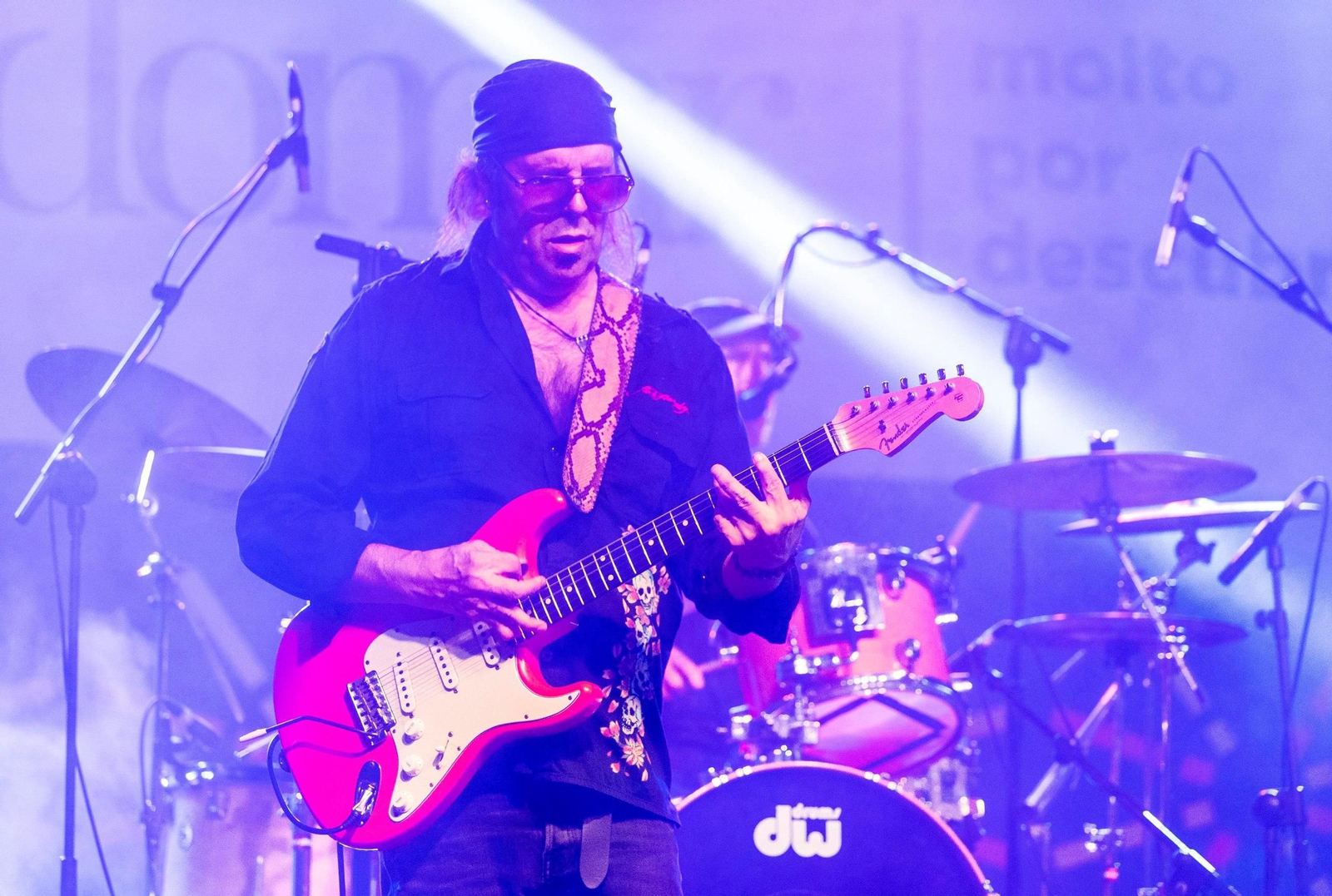 Javier Vargas con la guitarra (1)
