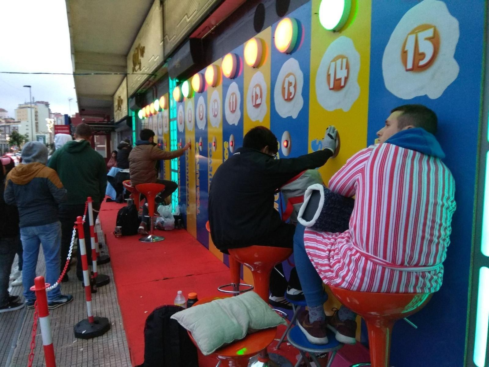 Desde media tarde de ayer solo quedan cuatro aspirantes.