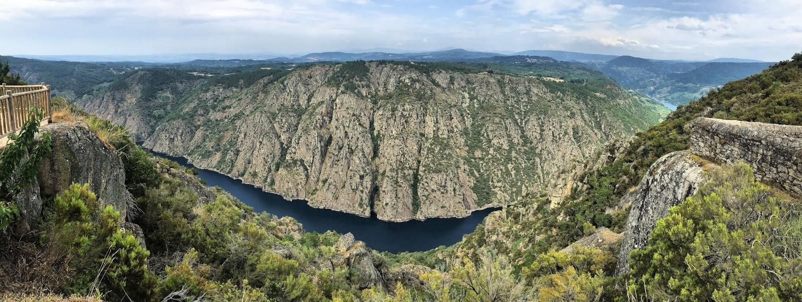 El río Sil actúa como nexo de unión de este territorio que se encuentra a caballo entre las provincias de Ourense y Lugo.