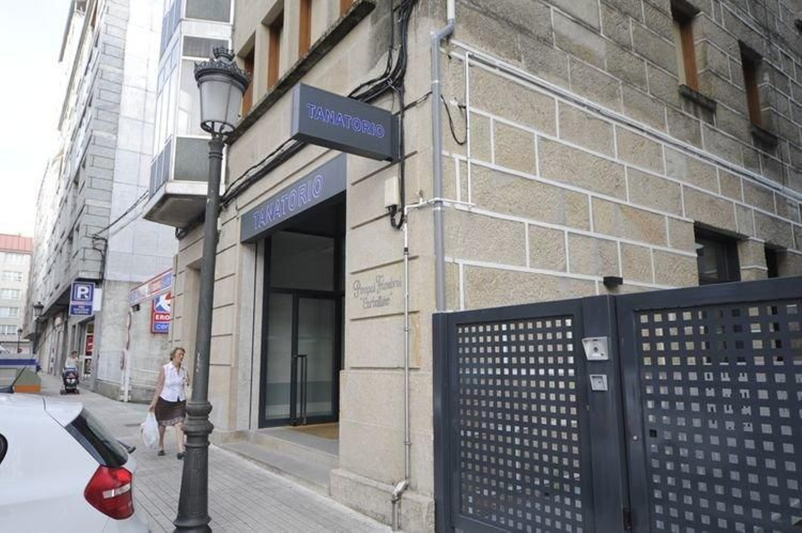 El tanatorio se encuentra ubicado en la calle Evaristo Vaamonde.