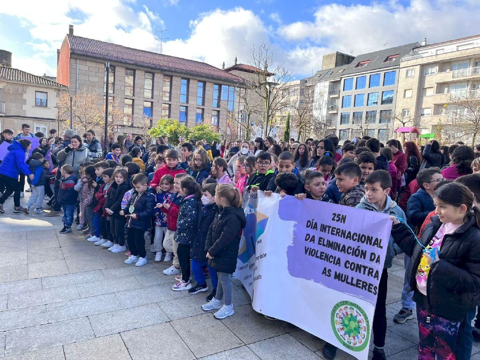 La comarca de Monterrei se congrega en la Plaza do Concello de Verín. Foto: Concha Caneiro