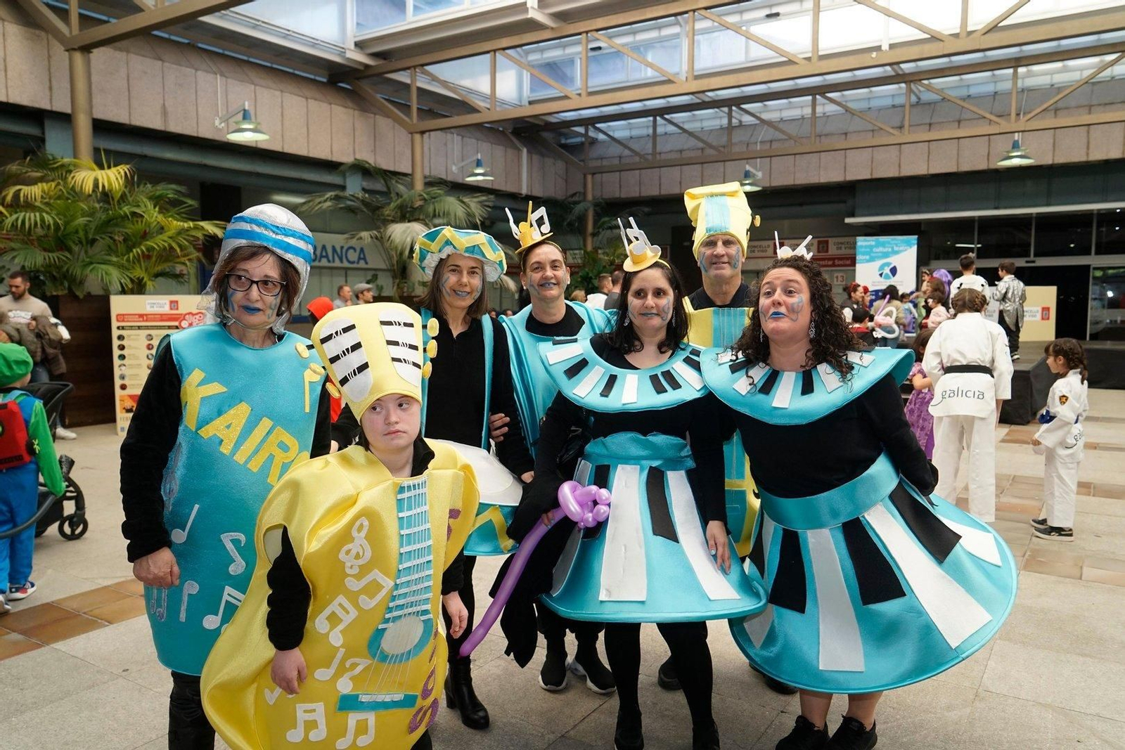 Participantes en el concurso de disfraces del Entroido de Vigo.