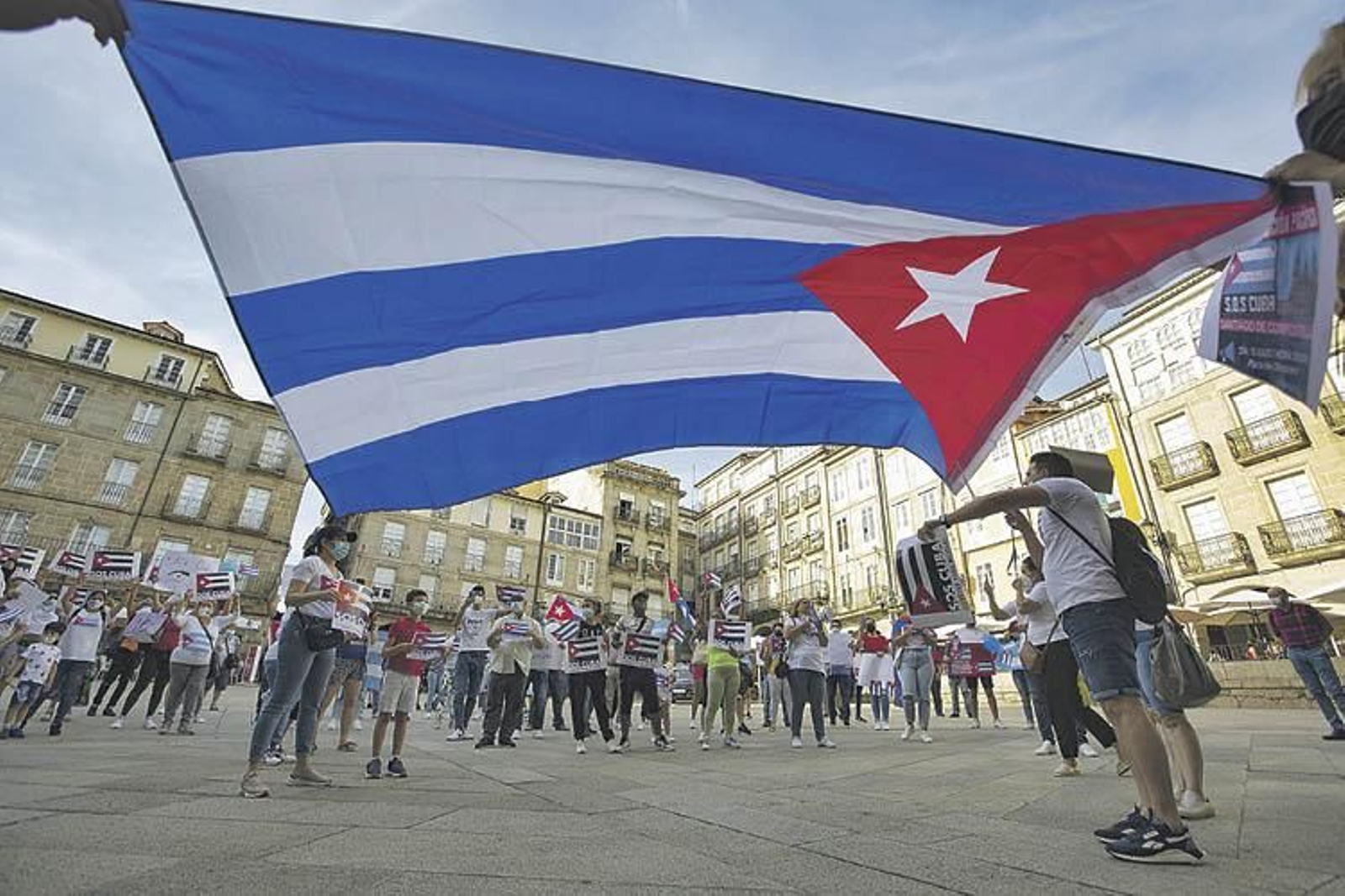 En julio de 2021 decenas de cubanos protestaron en Ourense (XESÚS FARIÑAS)