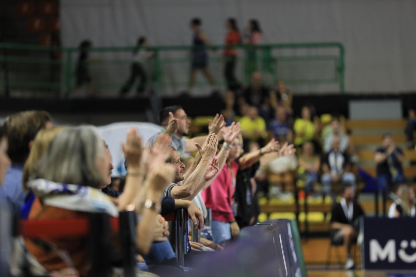 Galería | Noche triste en el Pazo con la derrota del COB ante el Alicante (79-83)