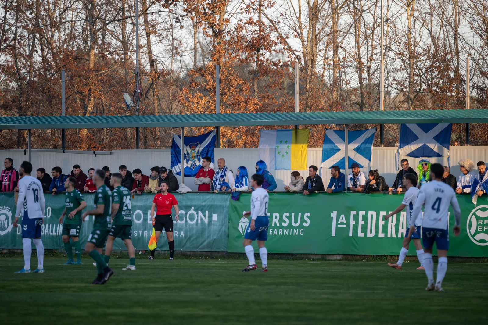 Galería | Espiñedo vive una tarde noche de fútbol donde el Arenteiro cayó ante el Tenerife
