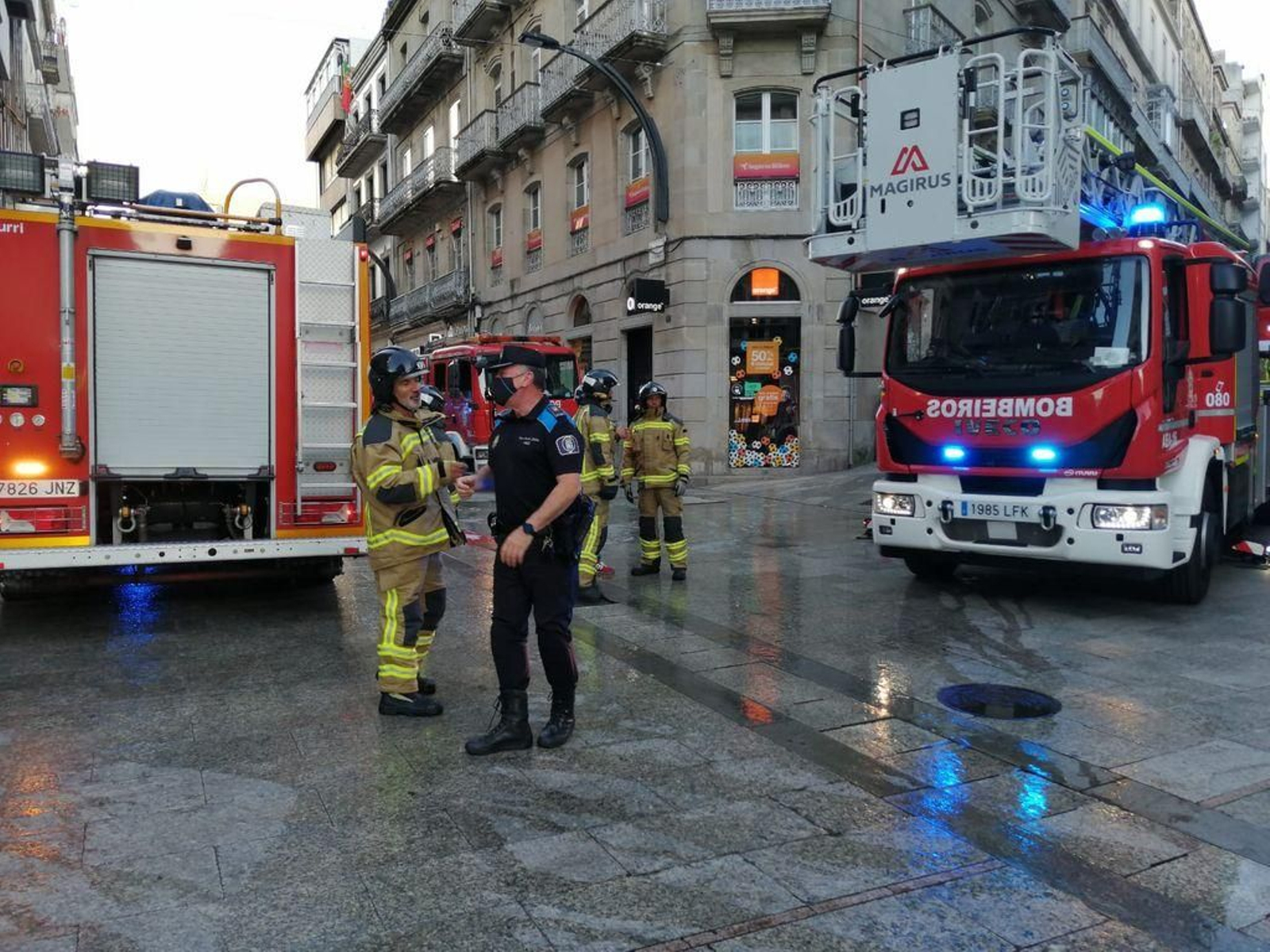 Un incendio se desata en la sede del Celta 16
