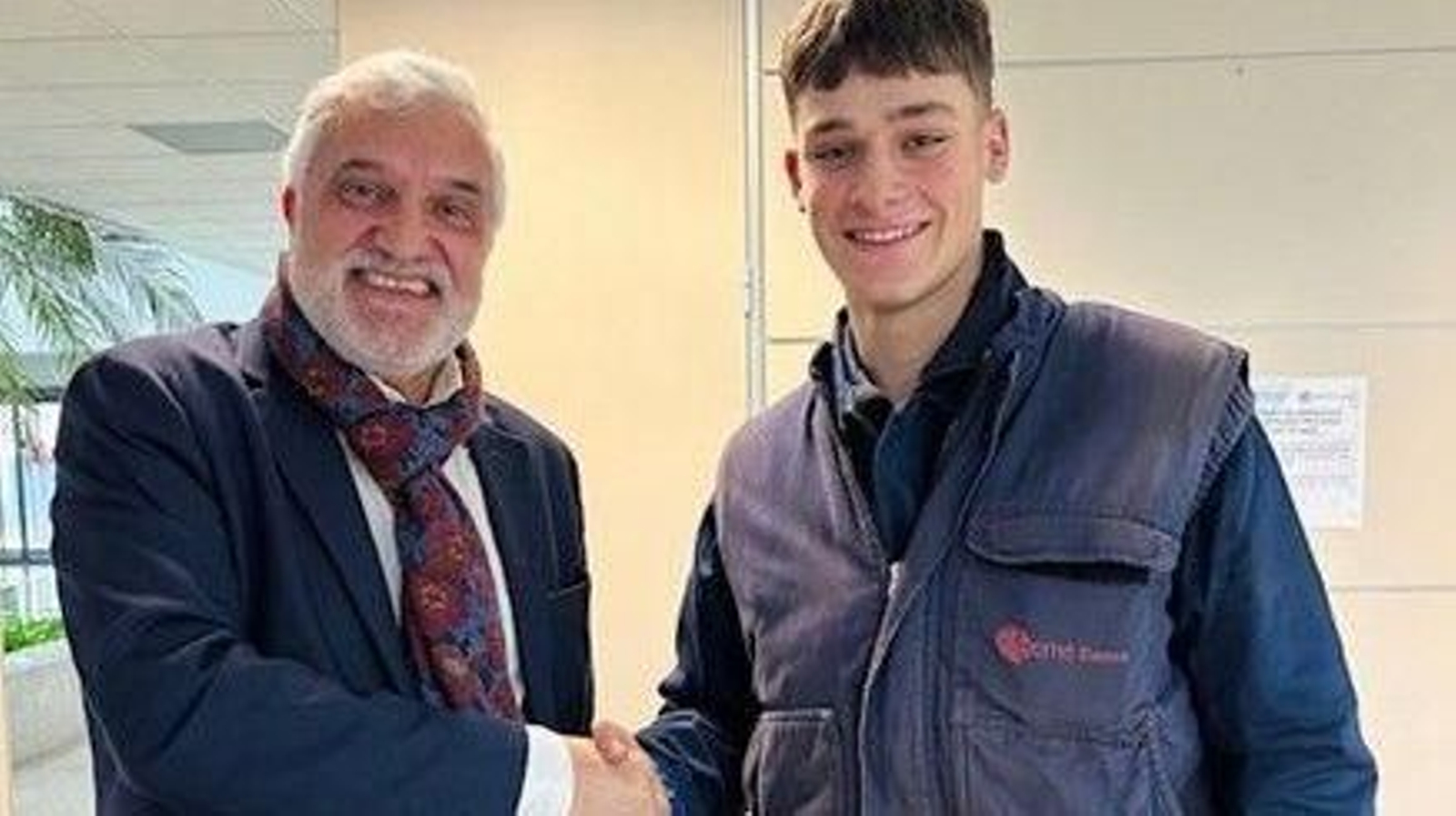 El CEO de Citic Censa con el joven soldador.