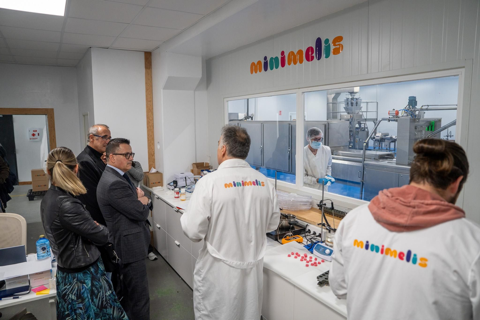 Visita do conselleiro de Emprego á empresa de Minimelis