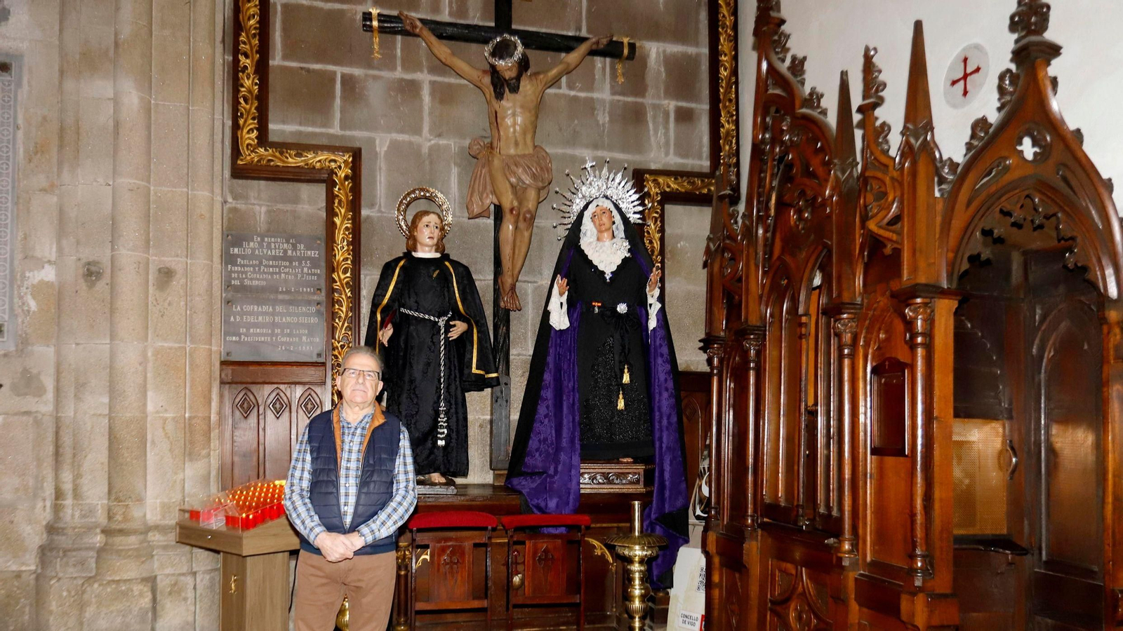 Juan Carlos Carballido, con tres de sus imágenes titulares.