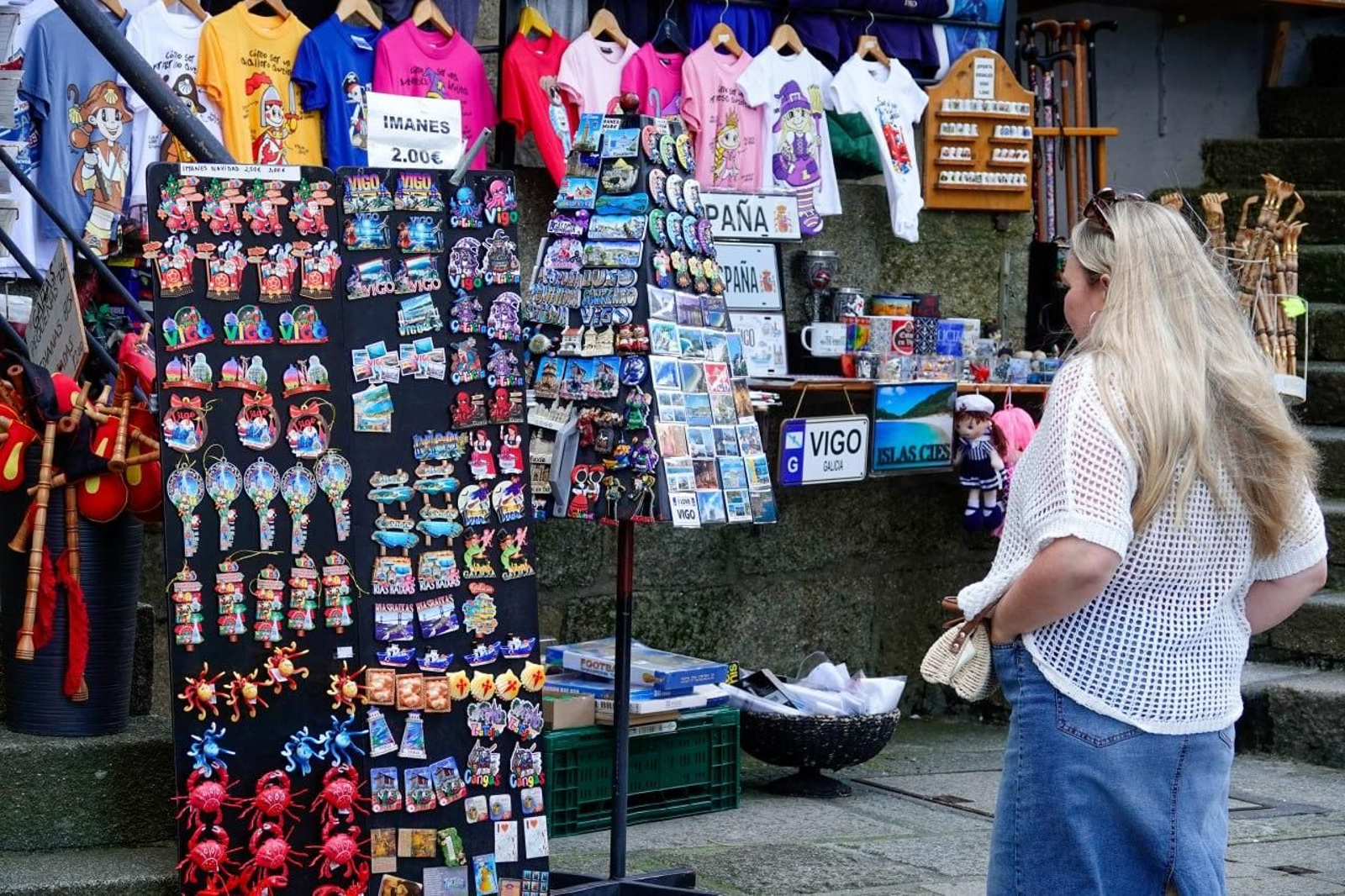 Galería | Dos gigantes del mar cierran el año en el puerto de Vigo